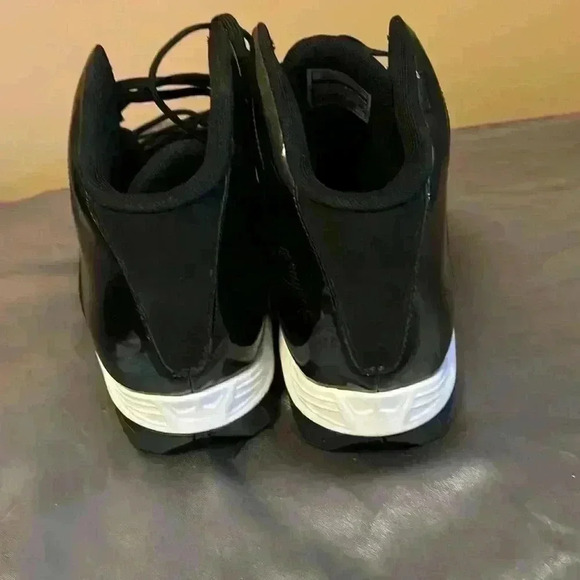 Men’s Umbro  Cleats - Picture 7 of 10